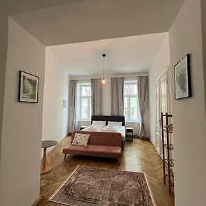 https://central-located-flat.vienna-besthotels.com